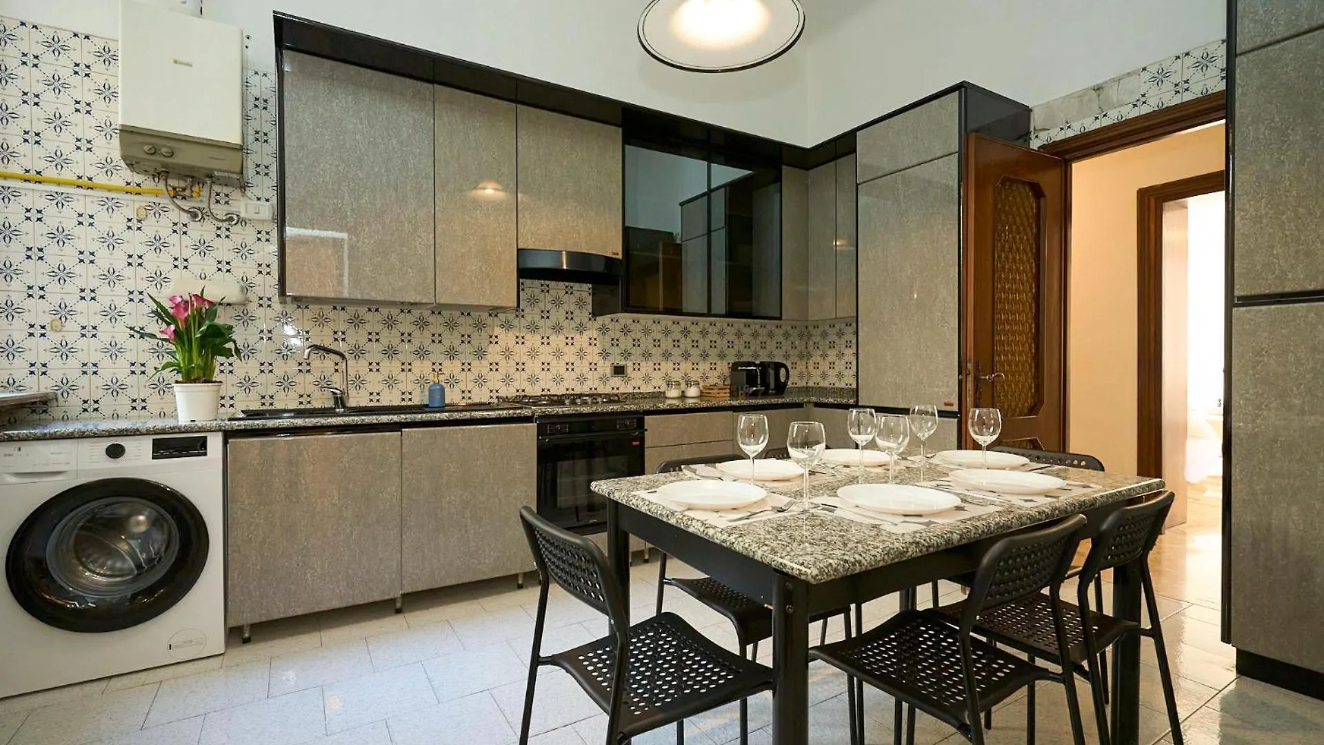 Vintage House - 2 Minutes Walk From Central Station Mediolan 0*,