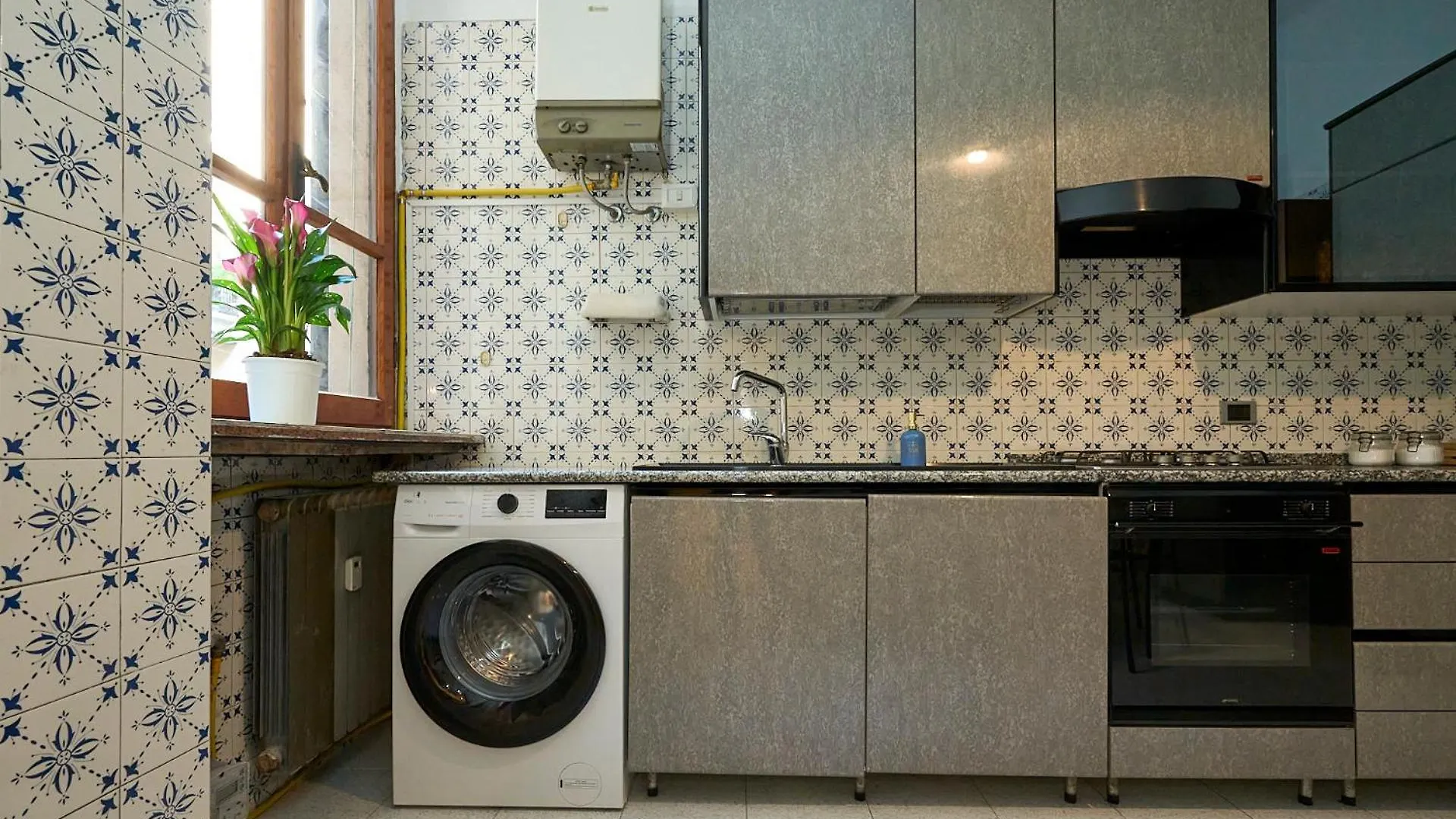 Vintage House - 2 Minutes Walk From Central Station Mediolan Apartament