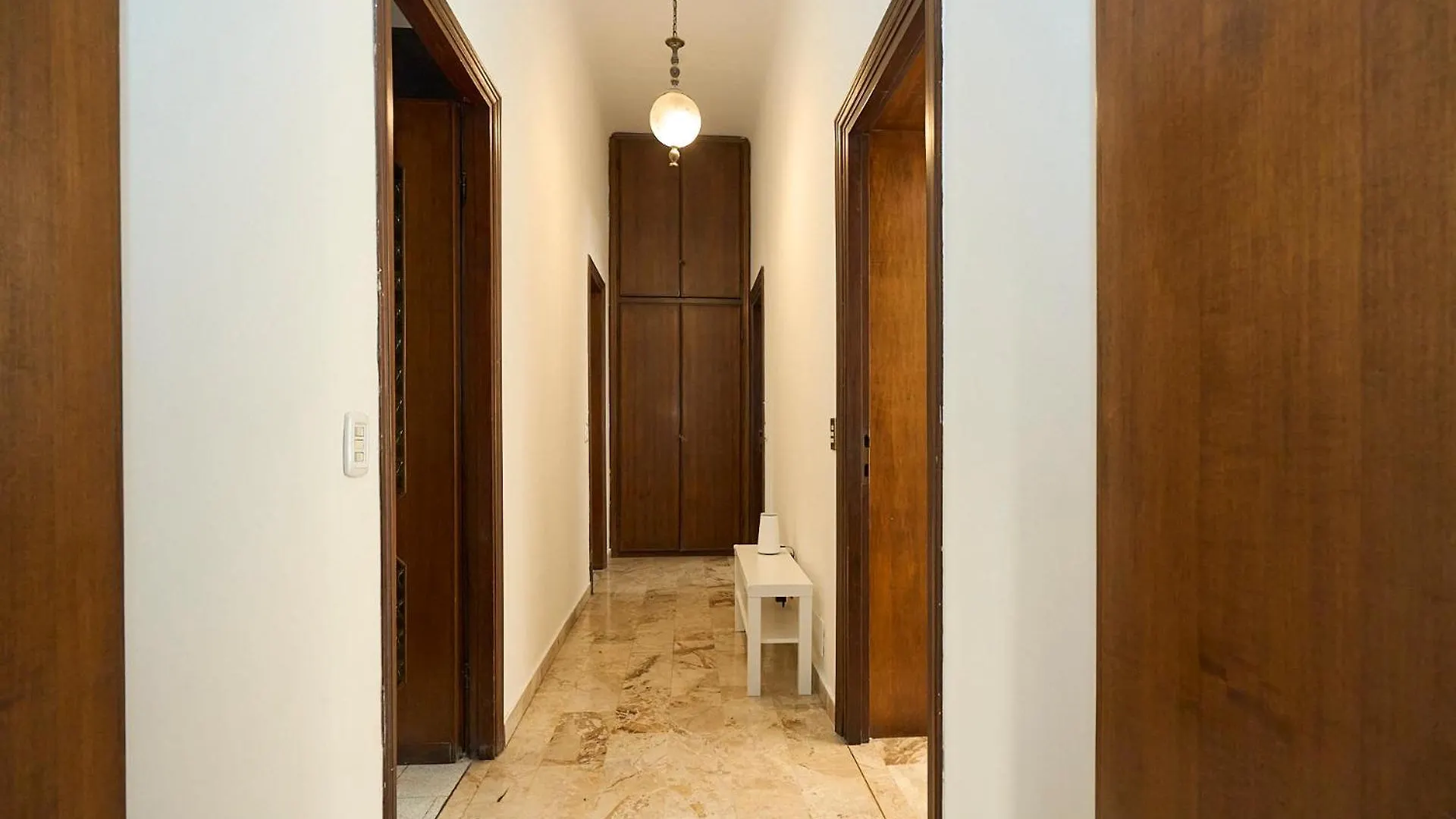 Vintage House - 2 Minutes Walk From Central Station Mediolan