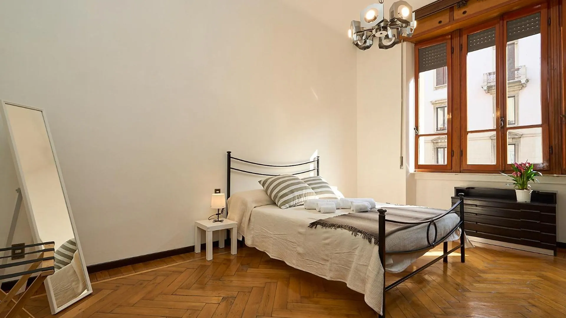 Apartament Vintage House - 2 Minutes Walk From Central Station Mediolan