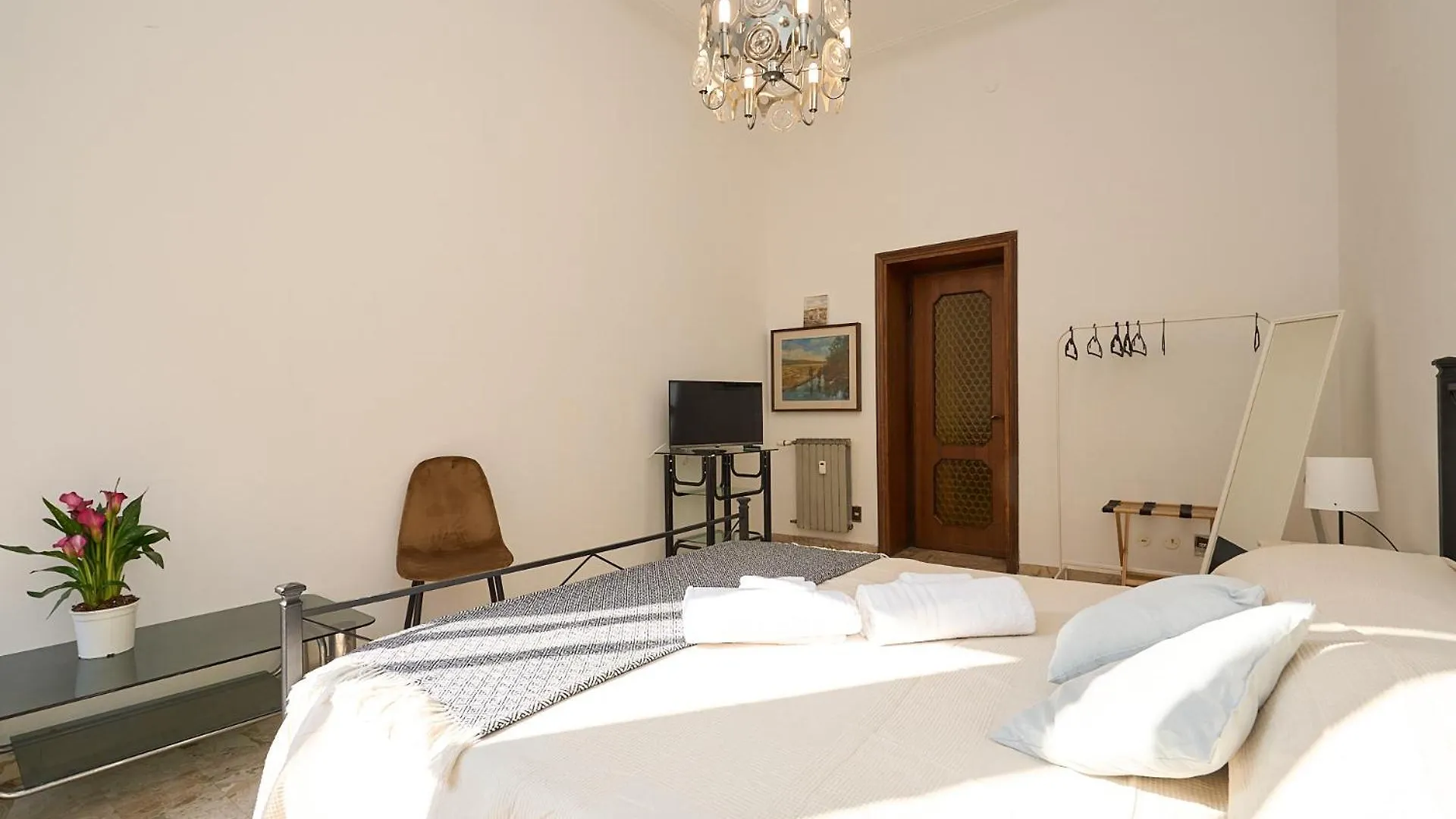 Vintage House - 2 Minutes Walk From Central Station Mediolan