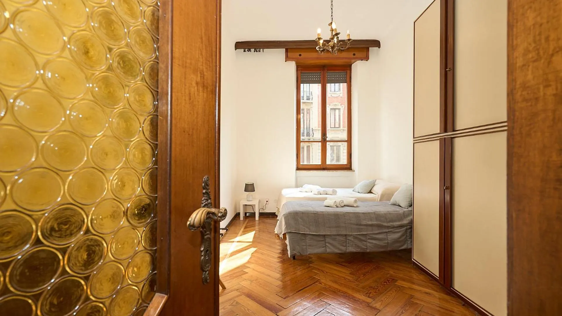 Vintage House - 2 Minutes Walk From Central Station Mediolan